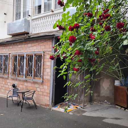 Apartment On Sulkhan-Saba Roma Tbilisi Exterior photo