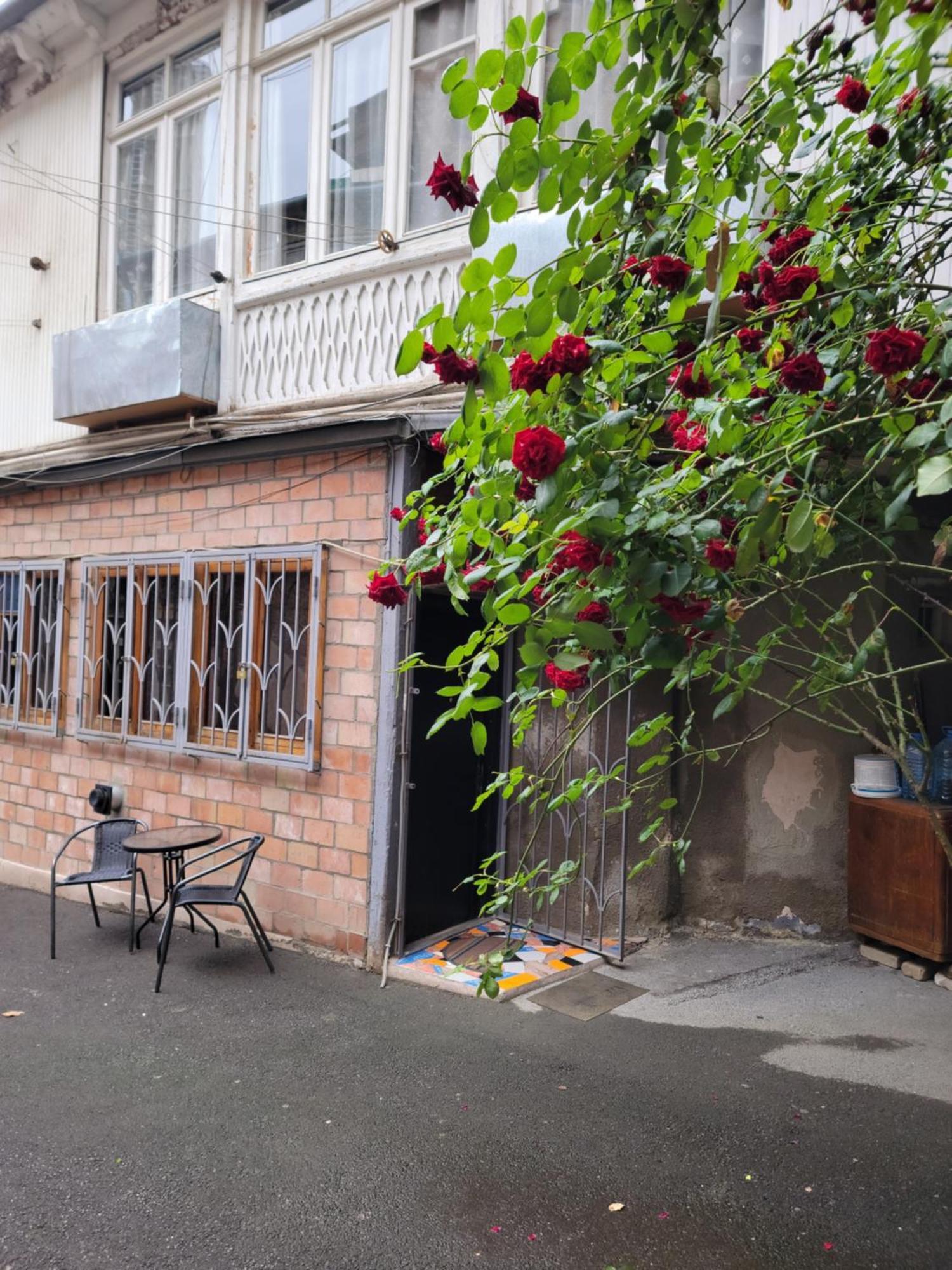 Apartment On Sulkhan-Saba Roma Tbilisi Exterior photo